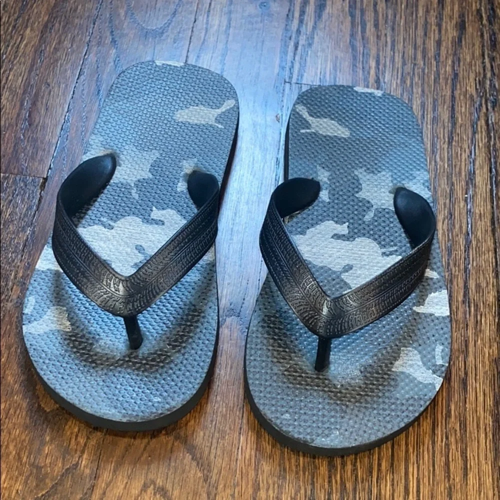 Old navy flip flops great condition